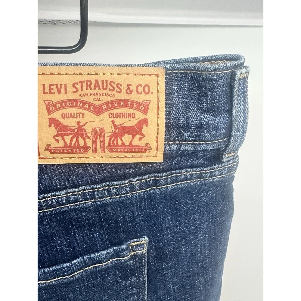 Levis Denim Bermuda‎ Men  Size 32 Blue Jean Shorts Medium Wash